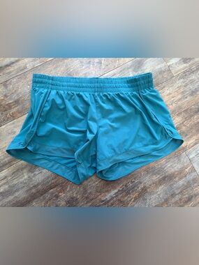 Athleta Mesh Racer Run Mid Rise 4" Short Sz XL